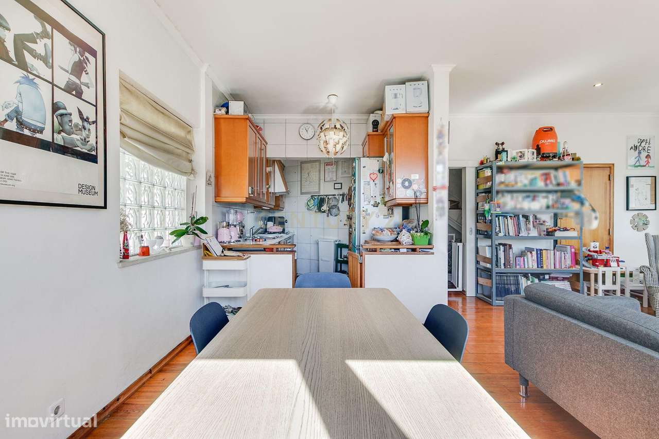 Terreno de 956m2 com duas moradias em Alcântara, Lisboa, uma T4 e T3-22