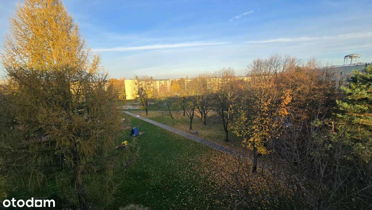 Duże mieszkanie typu M-5 w bloku na Osiedlu Górny Bór w Skoczowie.-11