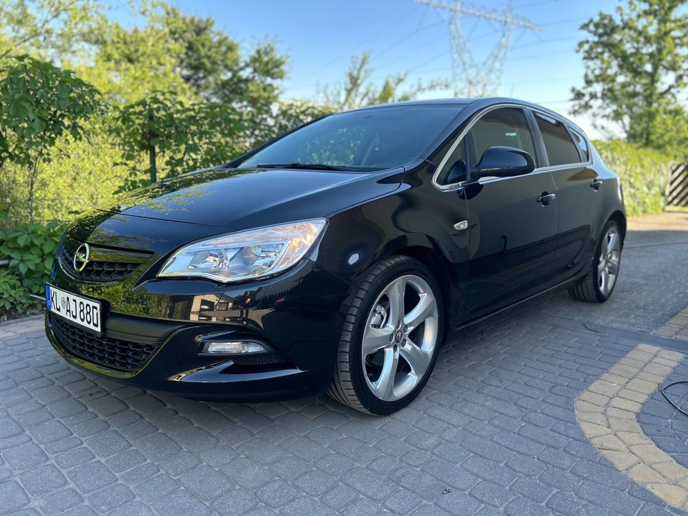 Opel Astra J 1.4 T Sport 2011