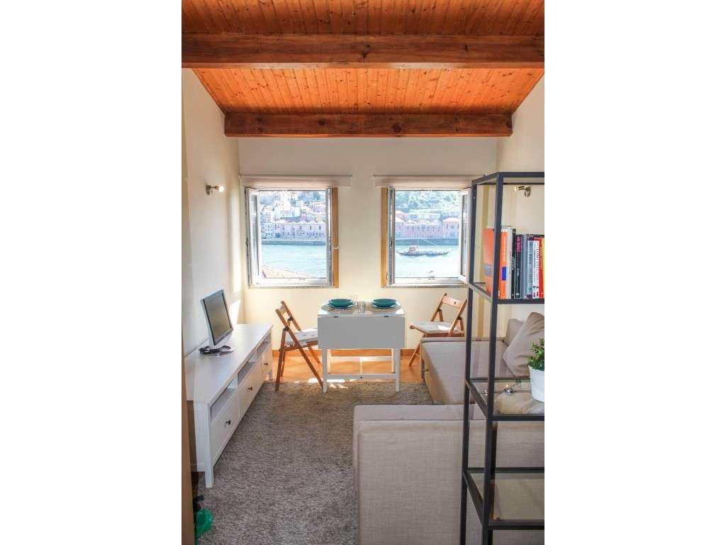 Apartamento T 1+1 Alfandega com vistas Rio Douro, licença AL - Grande imagem: 2/10