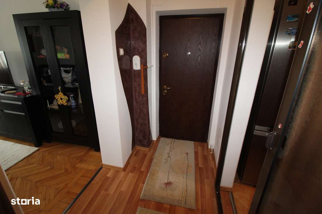 Vând apartament 3 camere în Hunedoara, zona OM-Str.Marțișorului, et.2-11