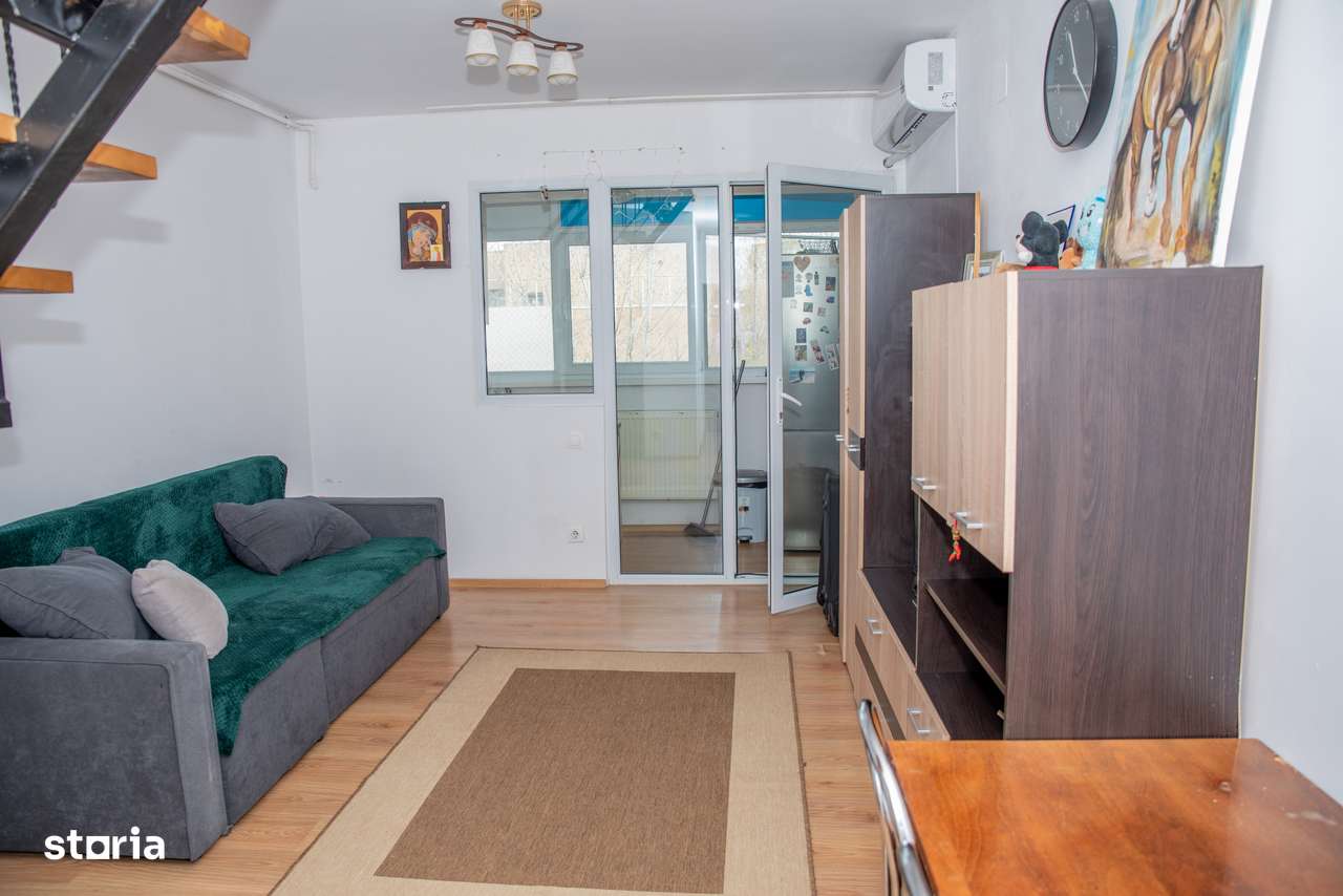 Apartament cu 3 camere în Apărătorii Patriei-0