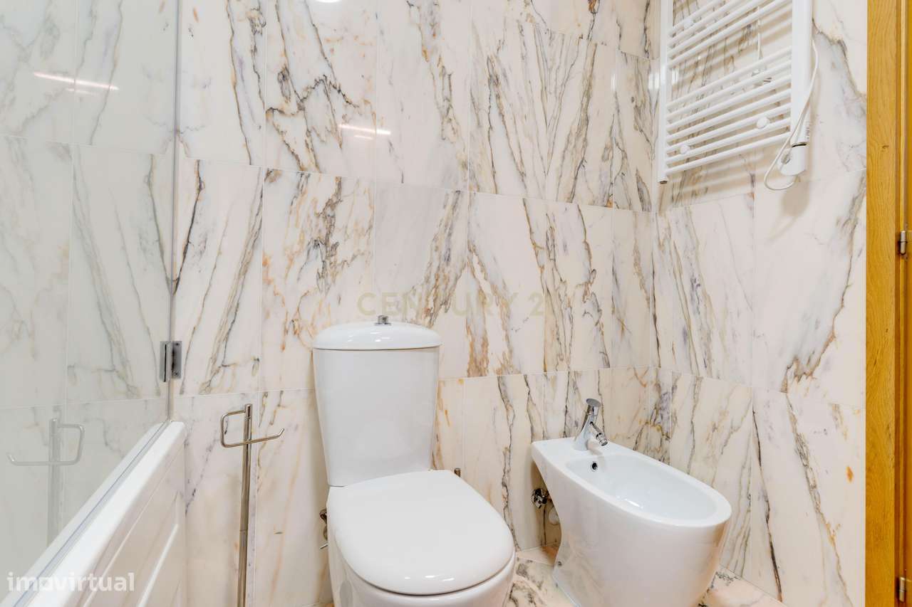 Moradia T3, Águas-furtadas + Cave com possibilidade +T1-8