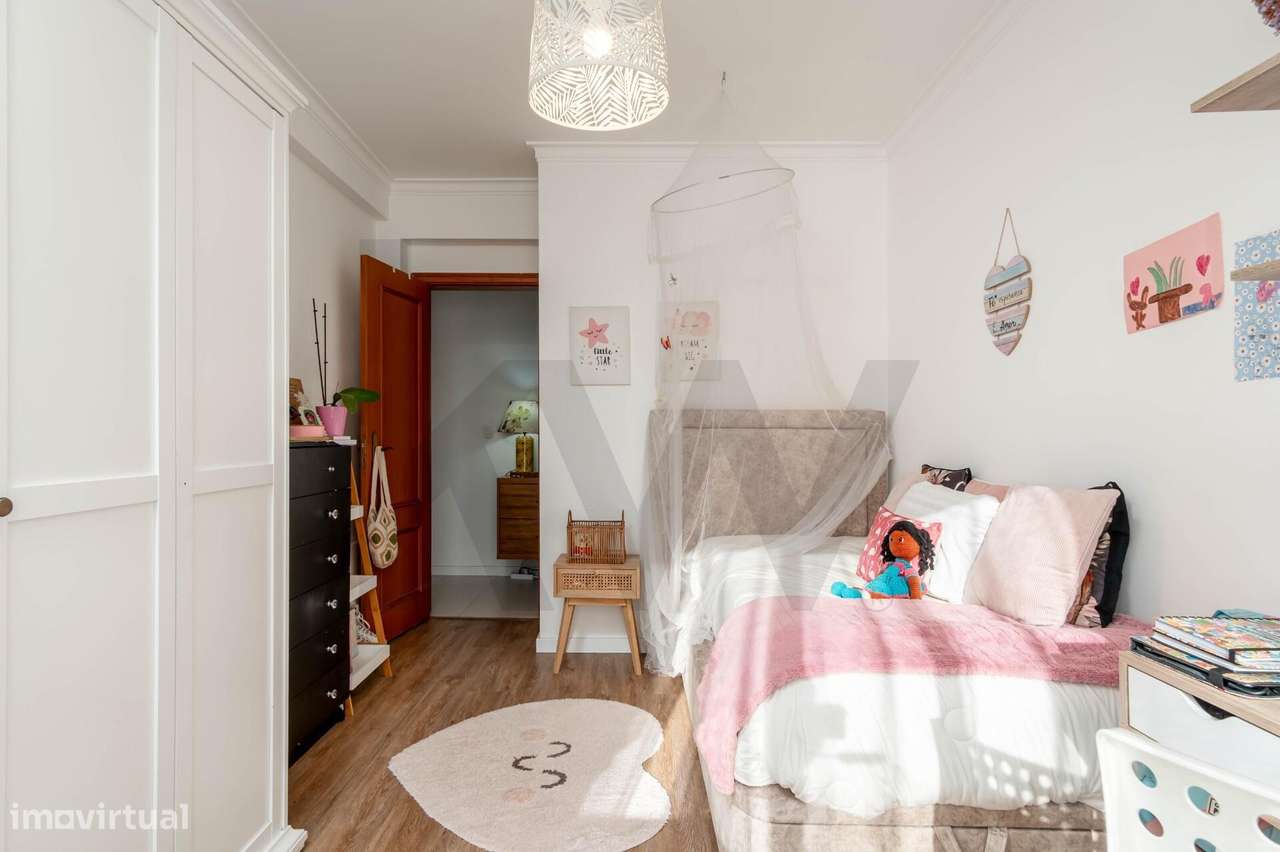 Apartamento T3, com Suíte, Arrecadação e Lugar de Garagem - Palhais, B-28