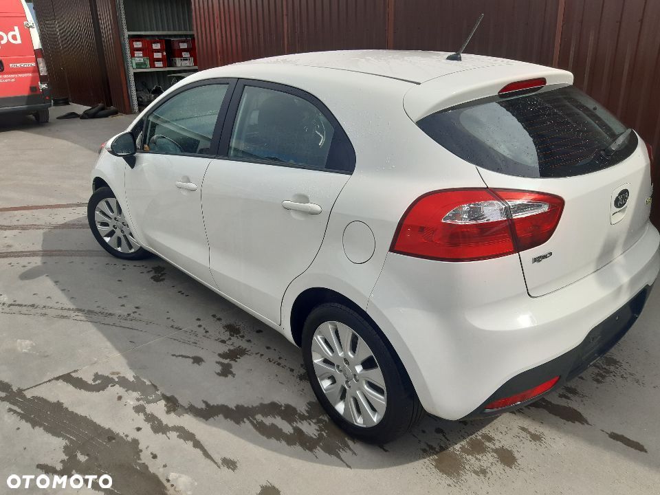 KIA RIO 11-17R 5D KLAPA LAMPA - 1