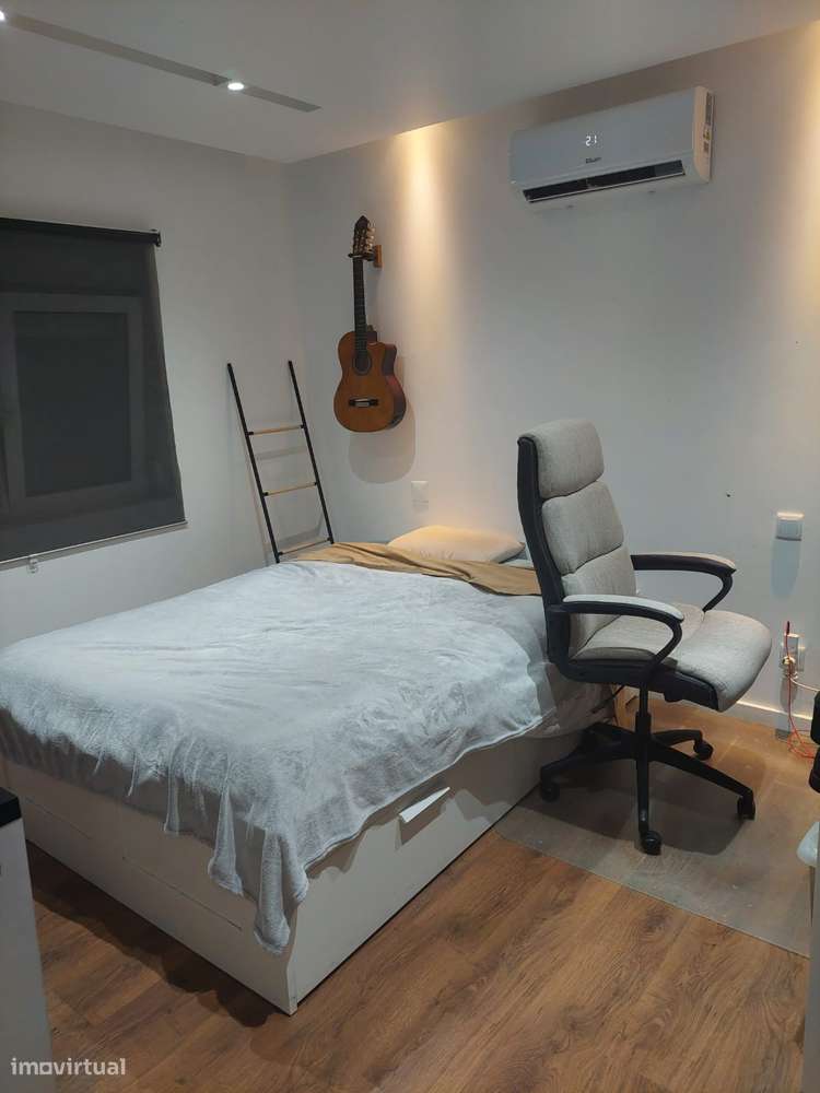 Andar de moradia rés-do-chão com excelente espaço exterior.-11