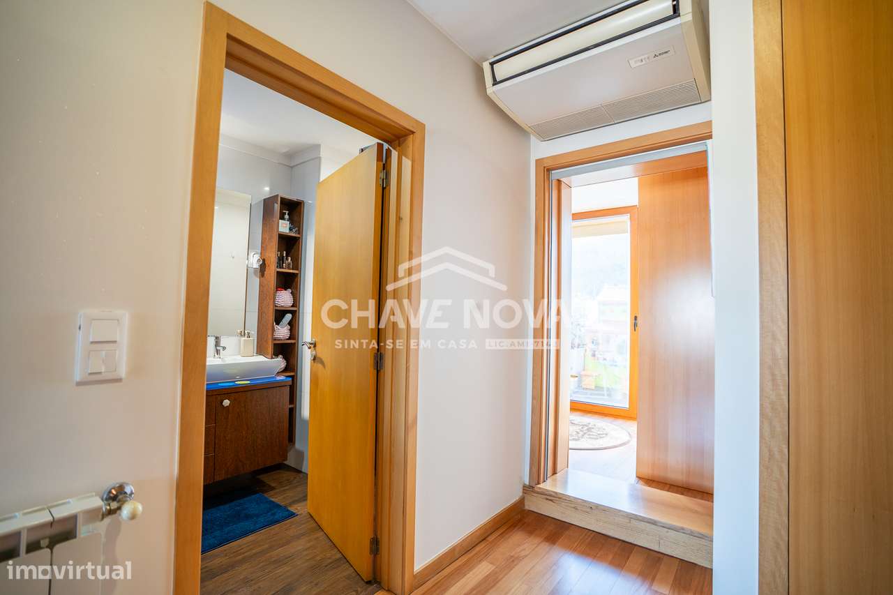 Apartamento T3, com terraço e box 4 carros situado em Campo- Valongo-25