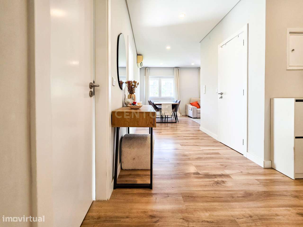Apartamento Renovado com três Frentes em Verderena, Barreiro-7