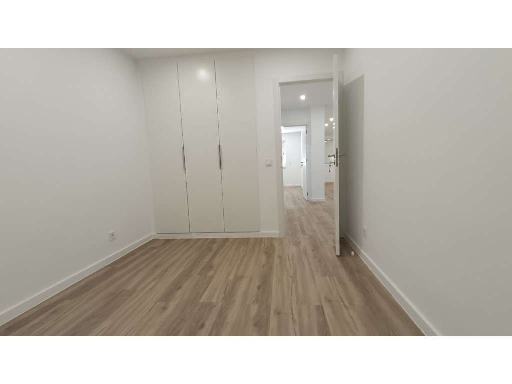 Apartamento T3 REMODELADO | Centro do Cacém-11