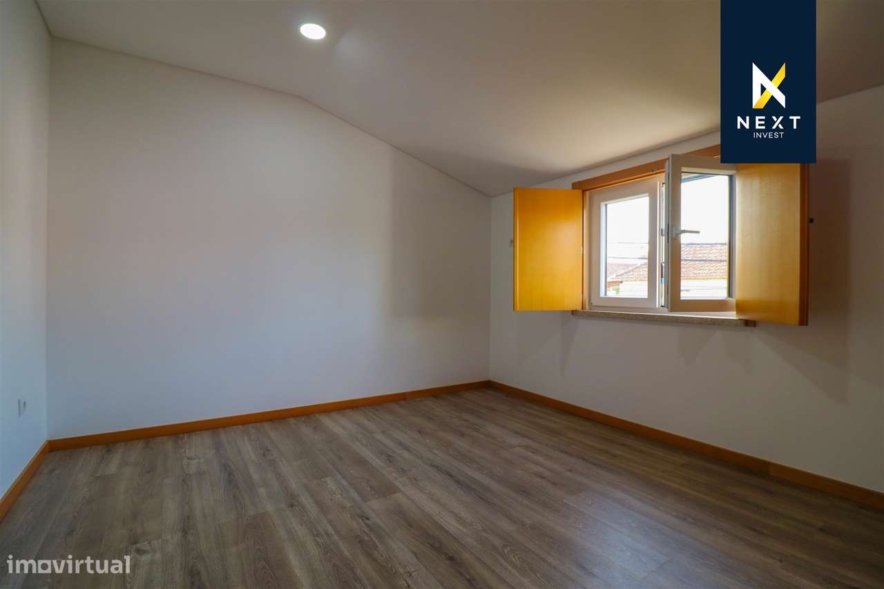 Moradia Remodelada T3 + 1 com garagem fechada-16