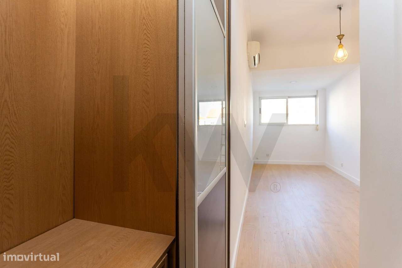Apartamento T4 transformado em T3 totalmente remodelado na Cova da Pi-15