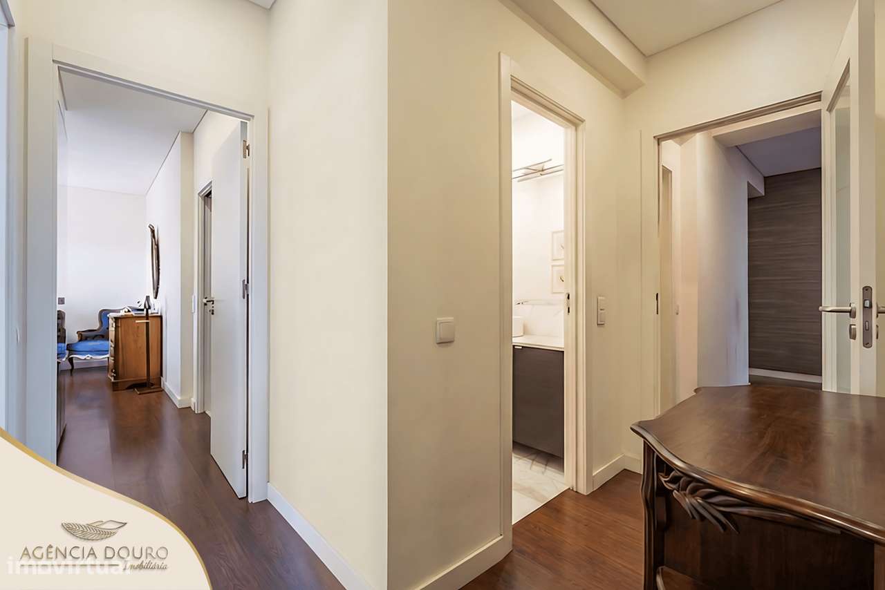 Apartamento T4 com varandas, em Aldoar, Porto-10