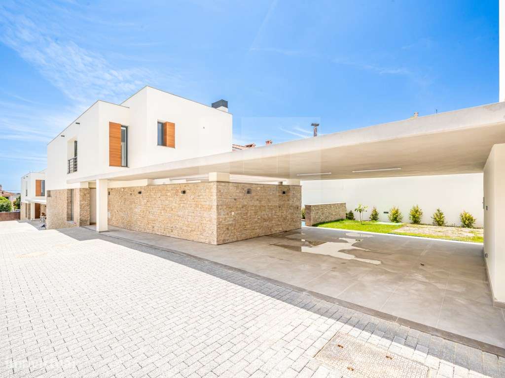 Moradia T4 unifamiliar, moderna, com piscina e estacionamento, Bice...-8