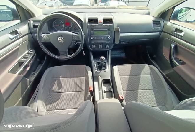 VW Jetta 1.9 TDi Confortline - 10