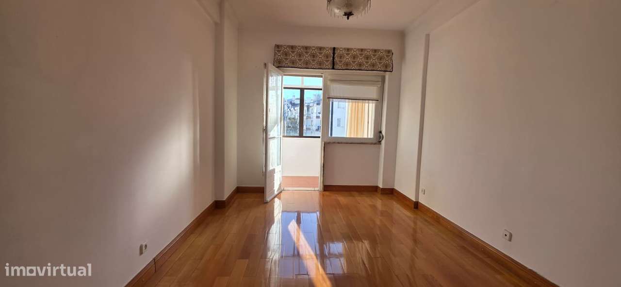 Apartamento T3, localizado na Venteira-10