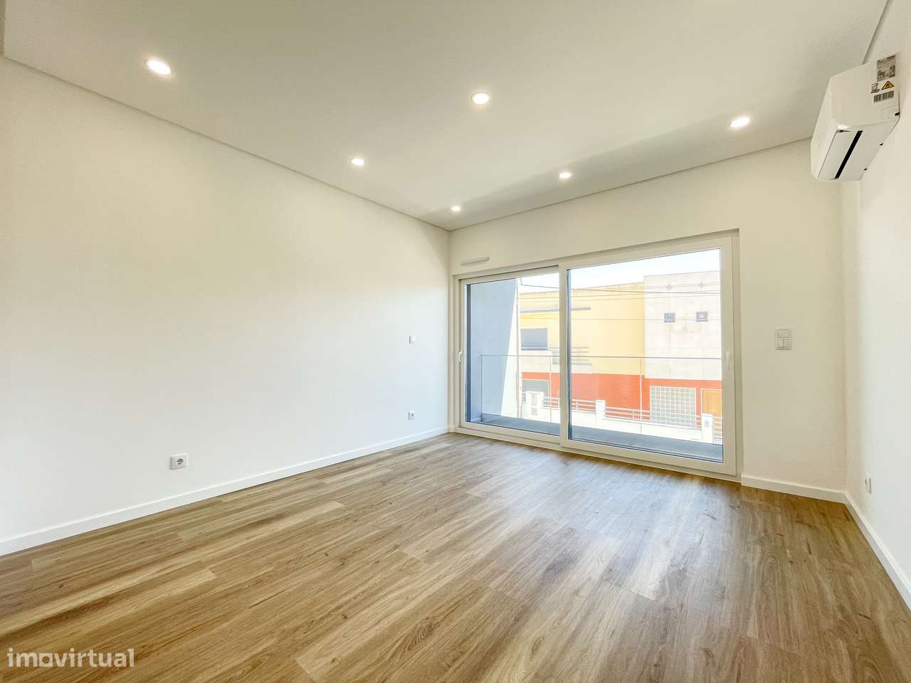 Moradia T4 com Piscina - Santa Iria de Azoia (Bairro da Salvação)-21