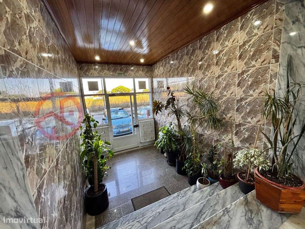 Apartamento T2 com arrecadação em Santa Marta do Pinhal, Corroios-19