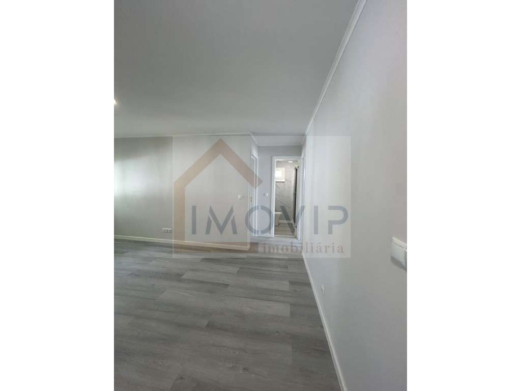 Apartamento T3 Laranjeiro 2º andar-7