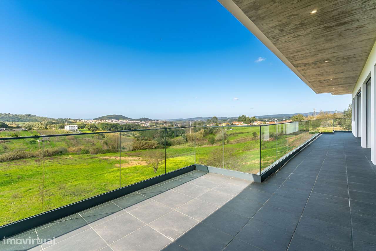 Moradia NOVA T4 de Arquitetura Moderna e Contemporânea –inserida num t - Grande imagem: 2/36