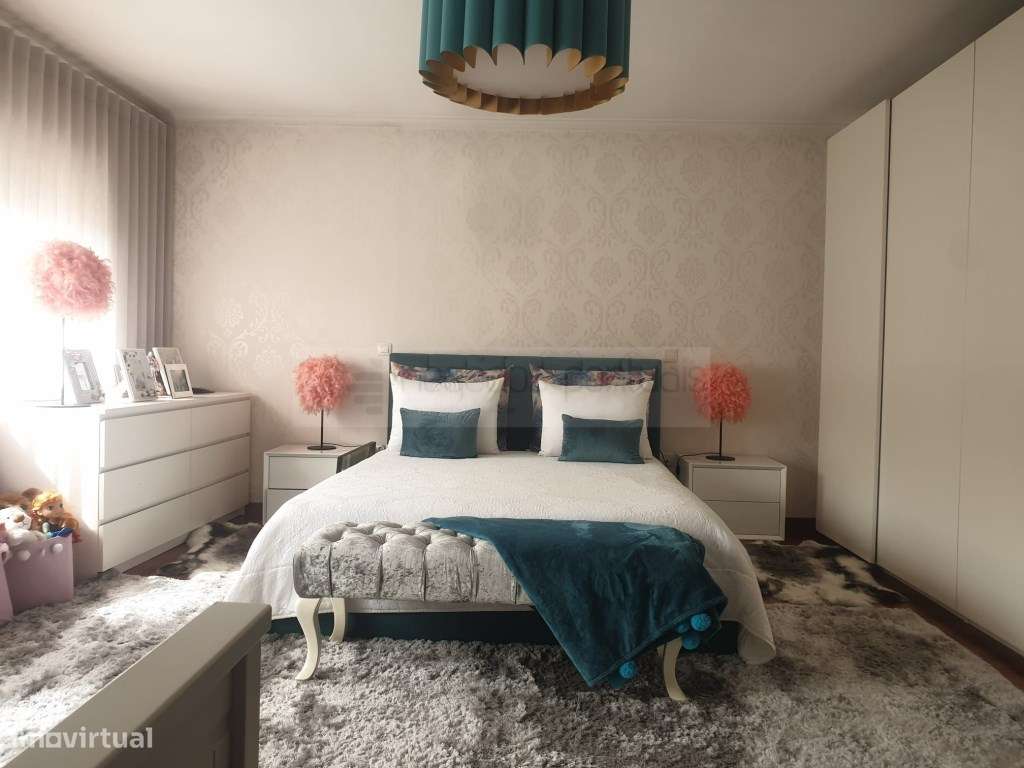 Moradia Gaveto T3 mais escritório e um apartamento T2-13