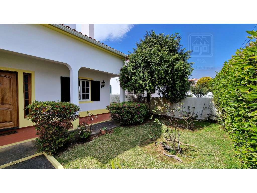 VENDA de MORADIA - VIVENDA T4+1 com Jardim e Garagem - Relva, Ponta...-6
