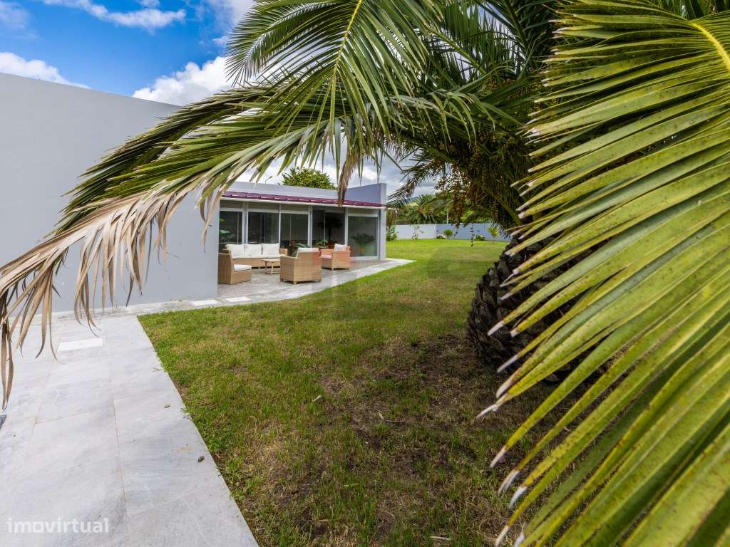 Moradia Térrea de Luxo com 4 Suites e AL de Alta Rentabilidade - Grande imagem: 2/29