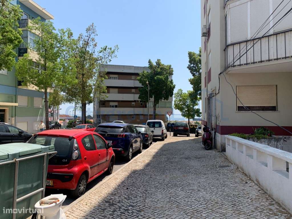 Prédio para rendimento na Cova da Piedade, Almada-14