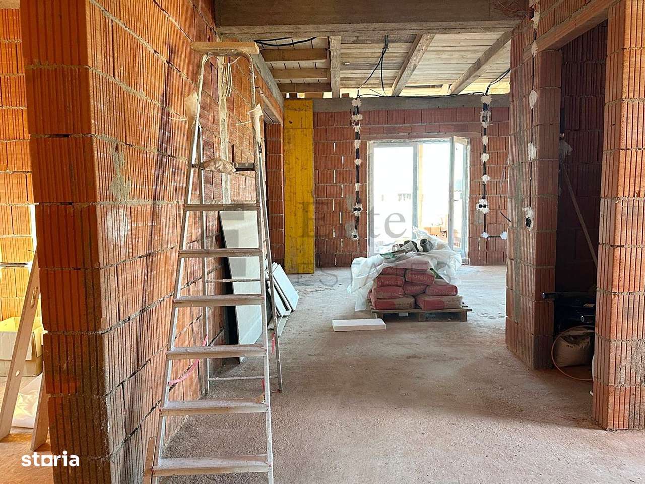 Casa cu 4 camere de vanzare in Santandrei - Imagine principală: 2/8