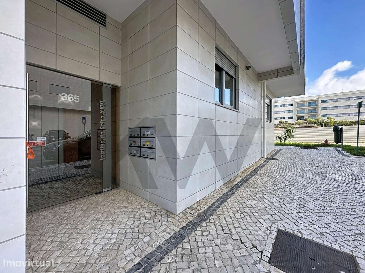 Apartamento T2 c/ Garagem Fechada em Perfeito Estado- Urbanização Pass-31