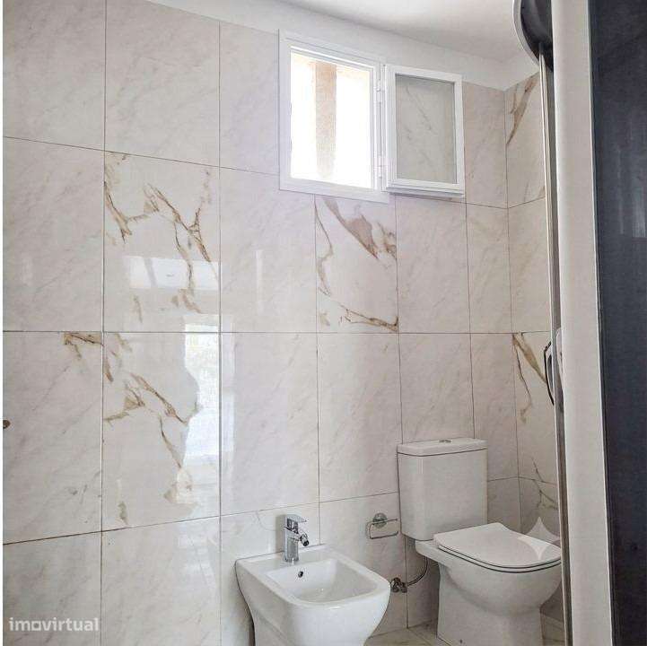 Moradia T3 para remodelar Vialonga-12