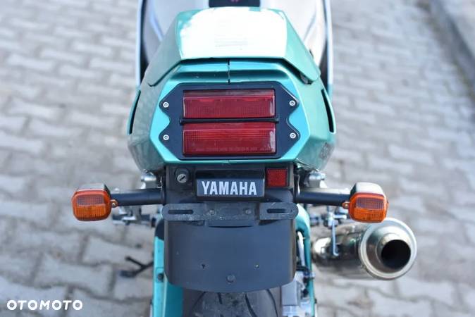 Yamaha FZR - 16