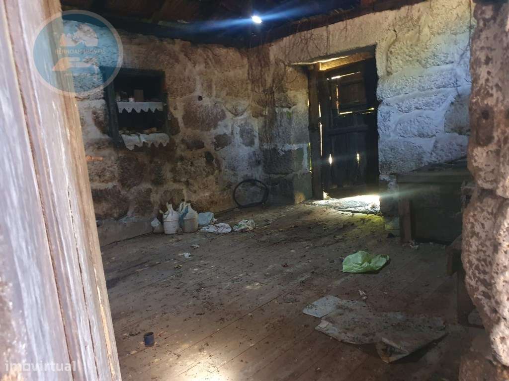 Quinta à venda para restauro em Arroteia freguesia de Rossas-29