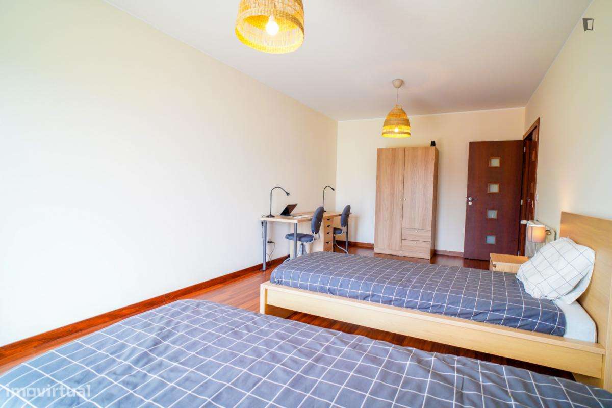 Quarto - localizado em Paranhos Porto - Grande imagem: 5/7