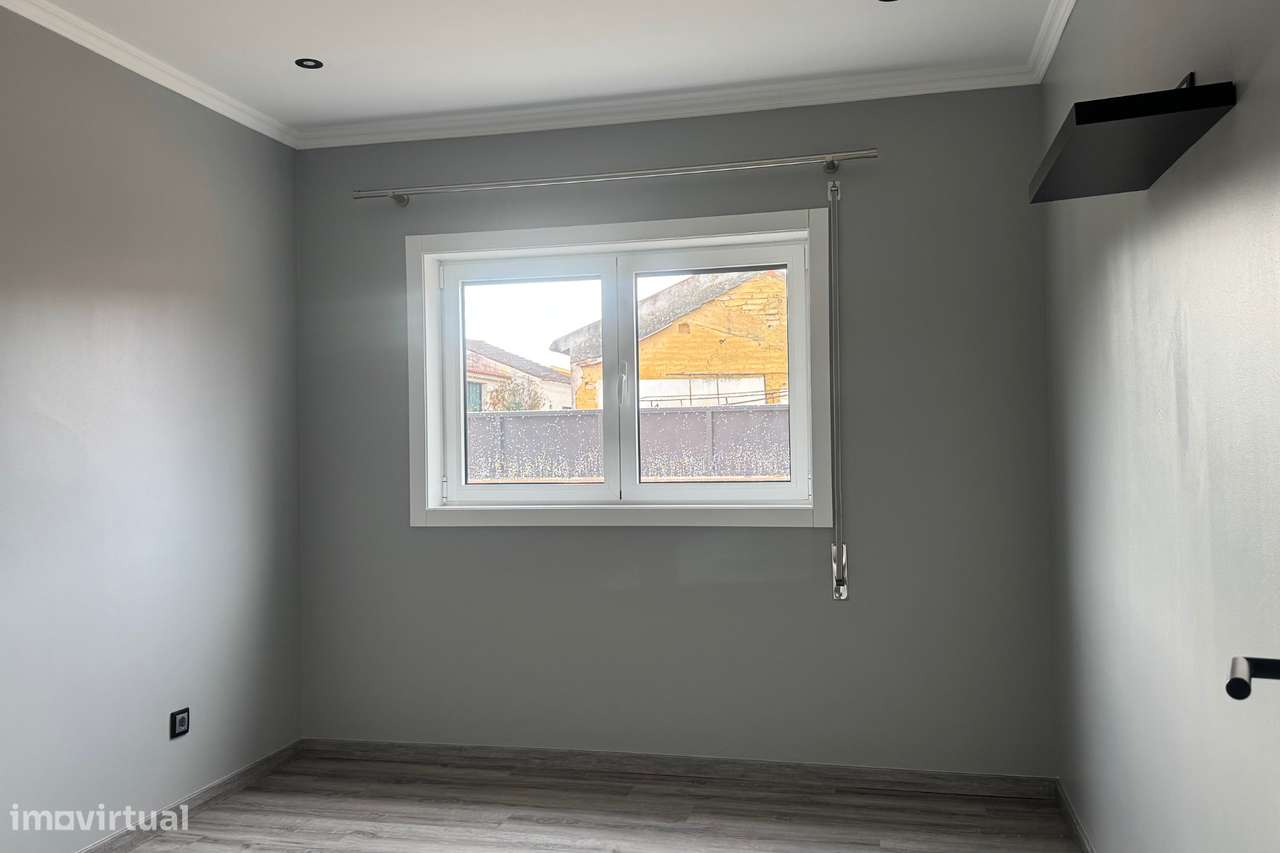 Moradia T3 em Chipar de Cima, Vilarinho do Bairro-8