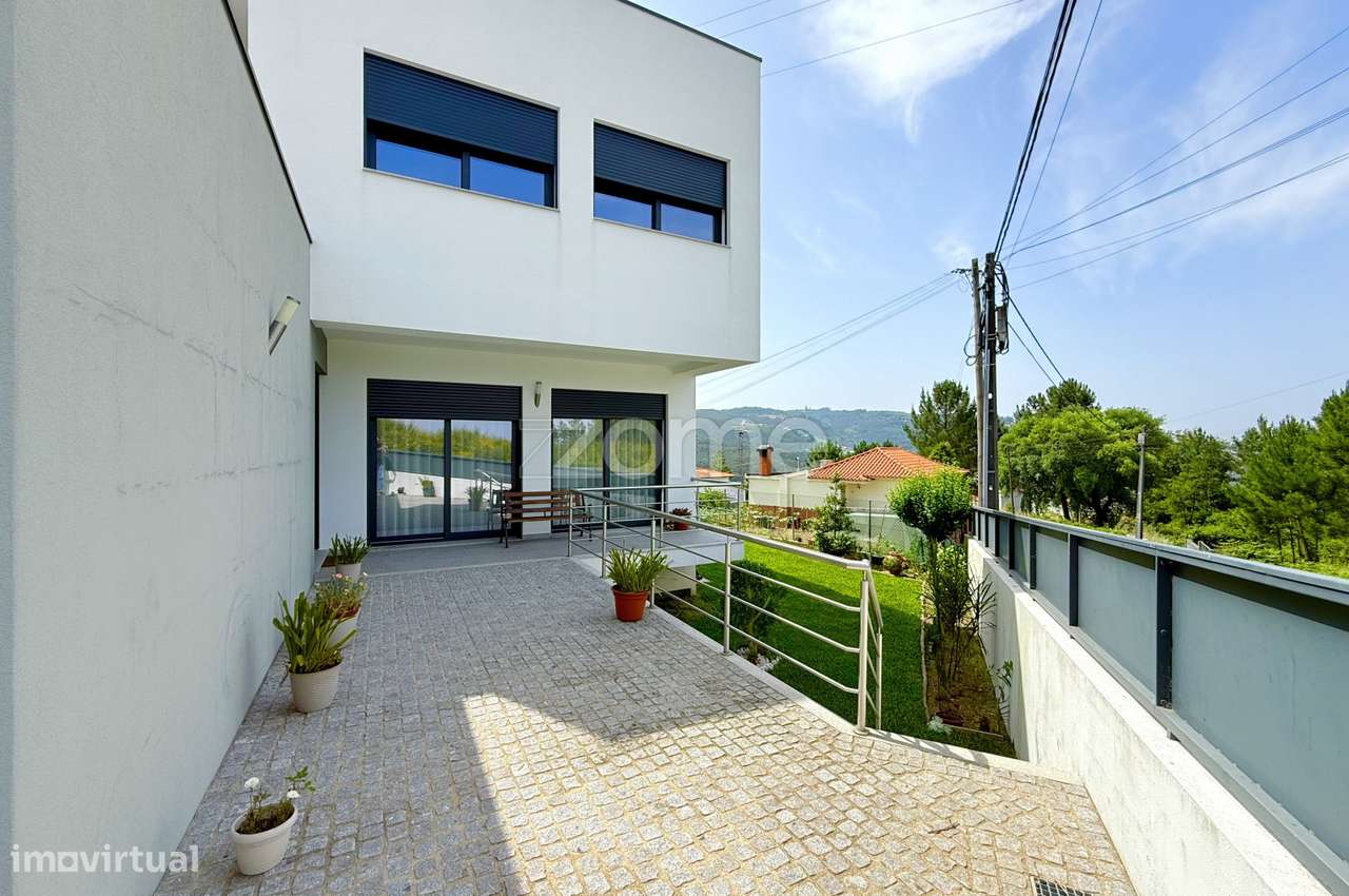 Moradia T4 Moderna com Terraço e Garagem – São Mamede de Este, Brag... - Grande imagem: 3/47
