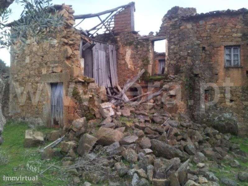 Moradia Rústica T1 / Fundão, Telhado - Grande imagem: 2/4