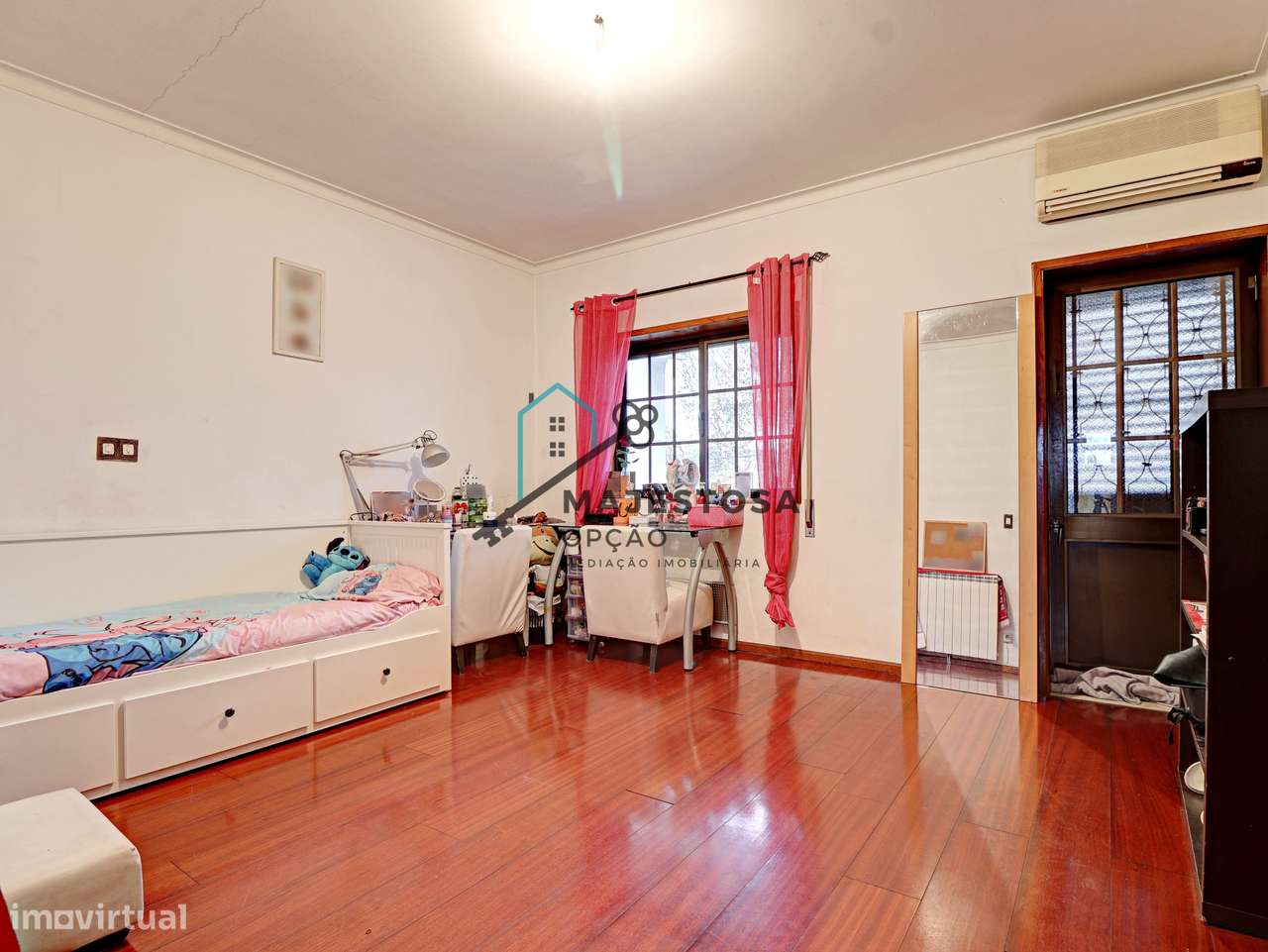 Moradia T5 com Piscina na Rua Padre Cruz, Maximinos-10