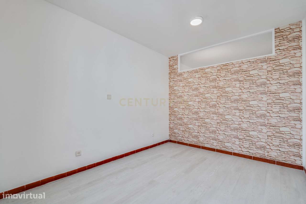 Apartamento T1 +1 em Quarteira-8