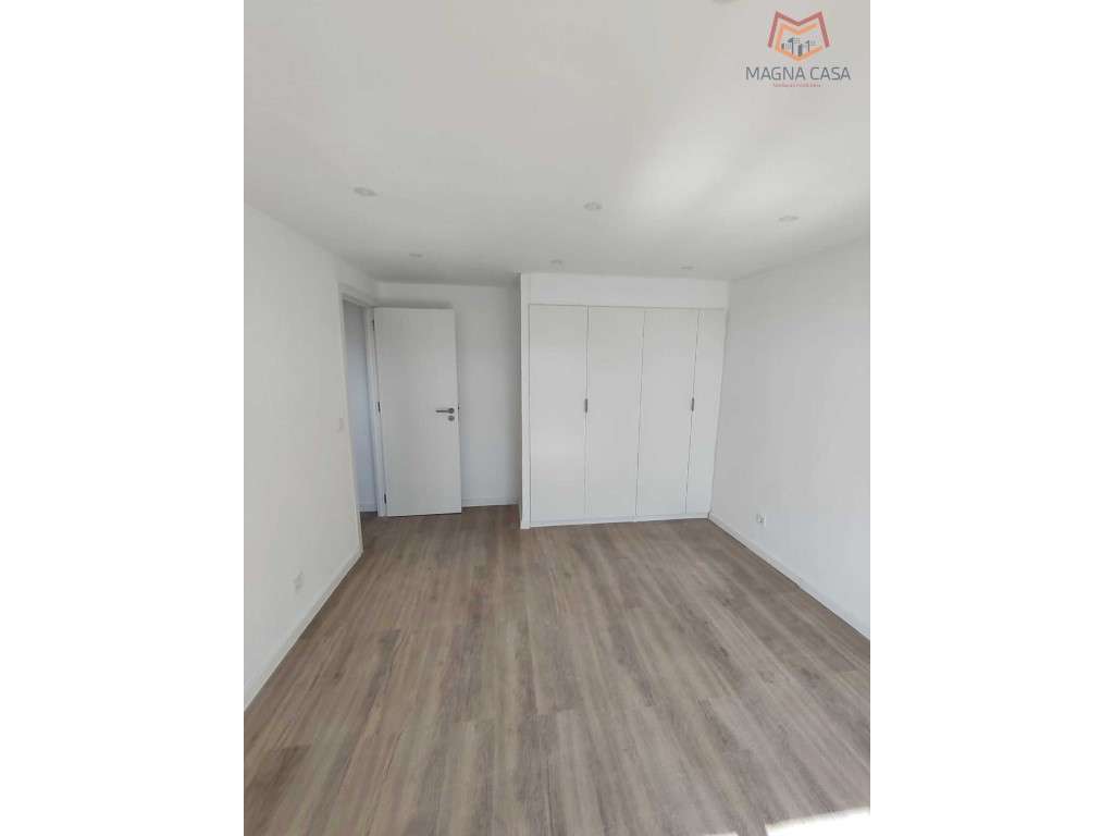 Apartamento T2, a estrear, todo remodelado, para venda em São João ... - Grande imagem: 5/18