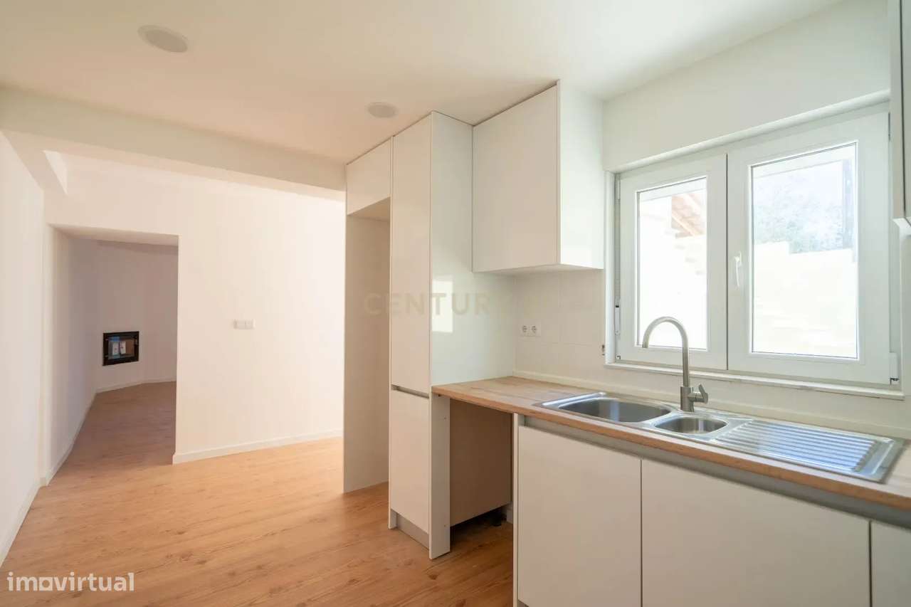 Moradia T3 de dois pisos com terreno totalmente renovada a cinco minut-40