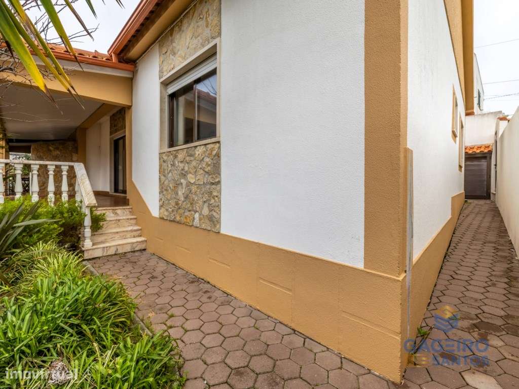 Moradia T2 com Jardim e Churrasqueira a 5 Minutos da Praia-15