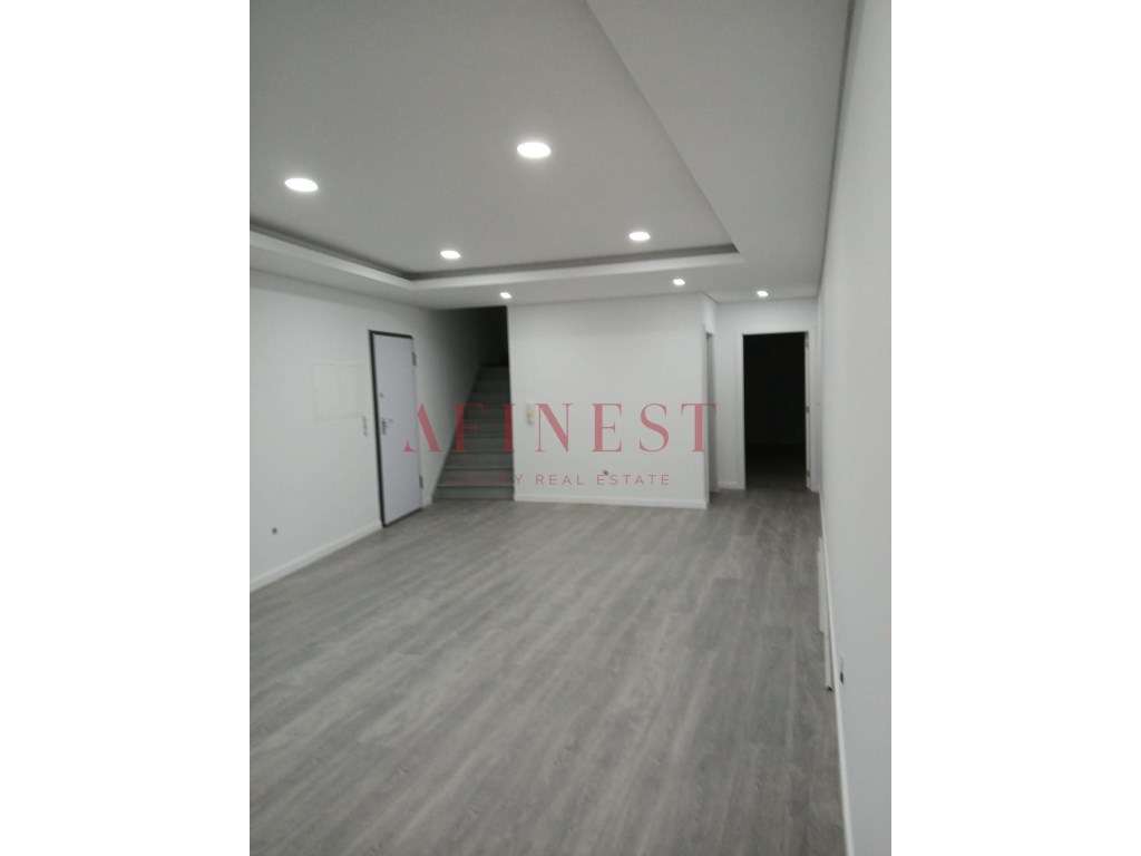 Moradia T3+1 com Excelentes Áreas e Espaço Exterior | Fernão Ferro - Grande imagem: 4/20