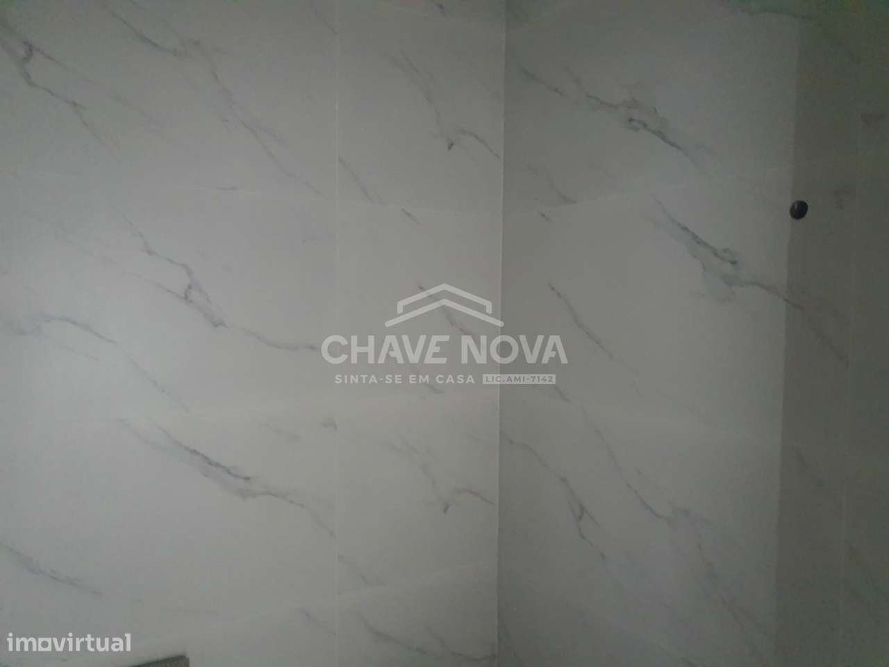 Apartamento T2, localizado no primeiro andar de um prédio Bi-familiar!-17