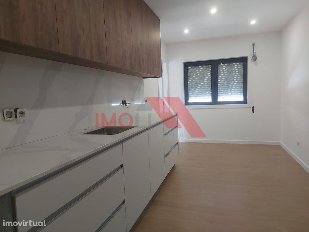 Apartamento T3 totalmente renovado com vistas panorâmicas!