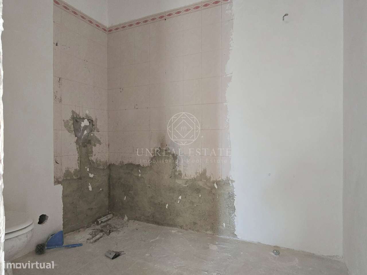 Apartamento T3 em Remodelação com Terraço de 80 m² e Parqueamento | Se-35