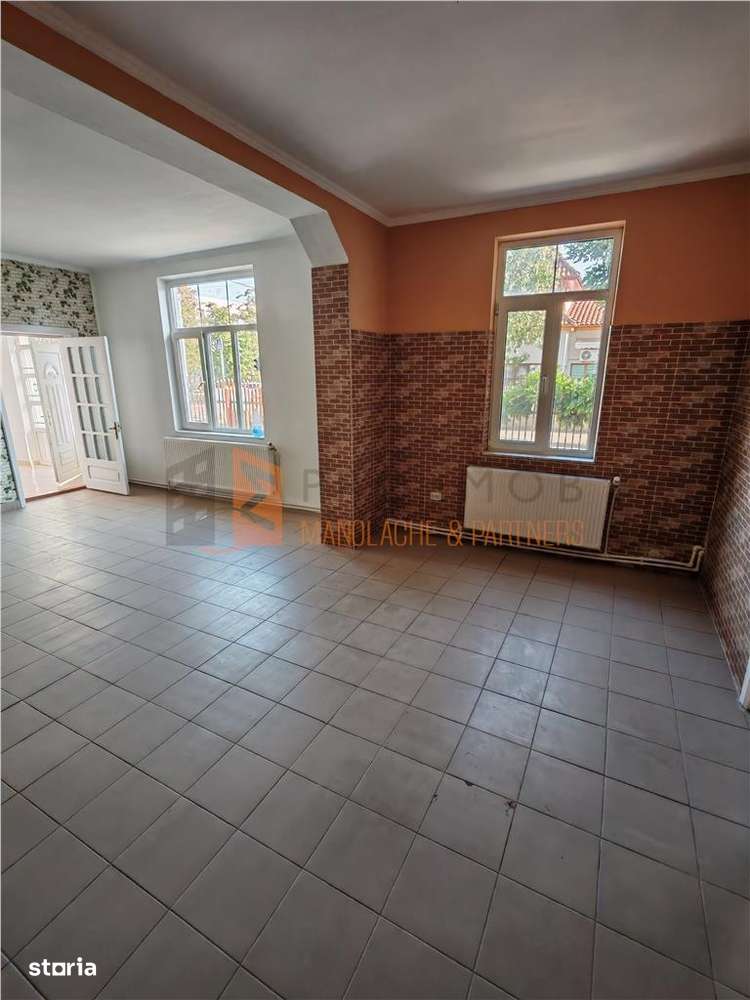 Spatiu comercial si curte privata zona 23 August - Imagine principală: 3/8