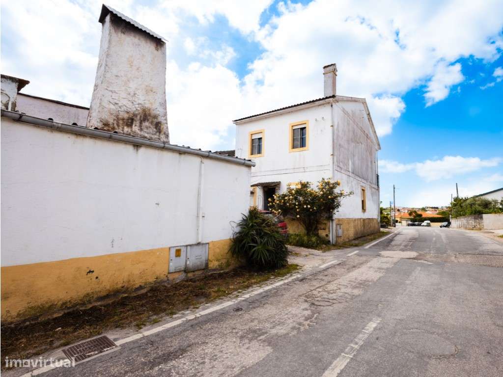 Moradia Com Terreno Na Carapinheira