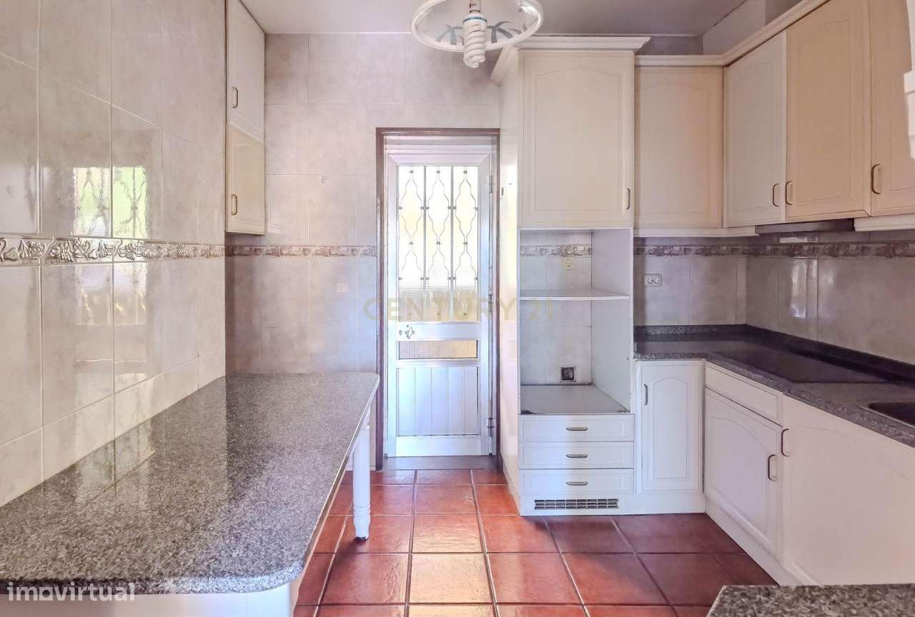 Moradia T2 em São Pedro da Cova ( estrada D. Miguel) - Grande imagem: 2/19