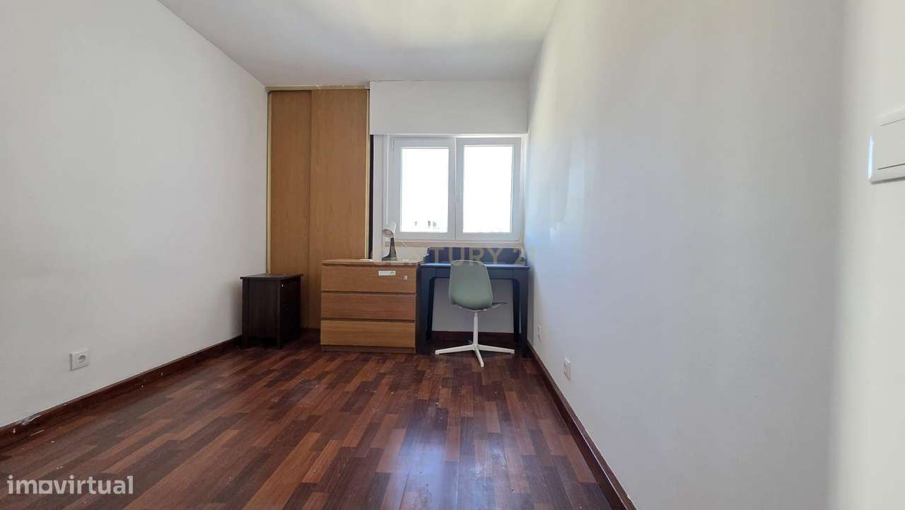 Apartamento T5 Duplex com Vista Panorâmica em Loures-22