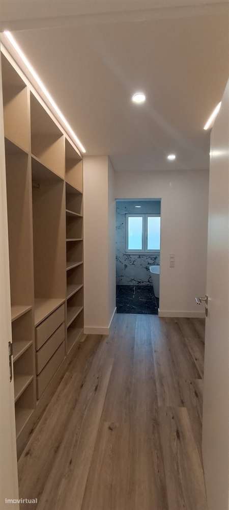 Moradia Independente T4 na Herdade da Aroeira com piscina, garagem a 2-24